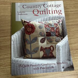 LIBRO COUNTRY COTTAGE QUILTS - LYNETTE ANDERSON -