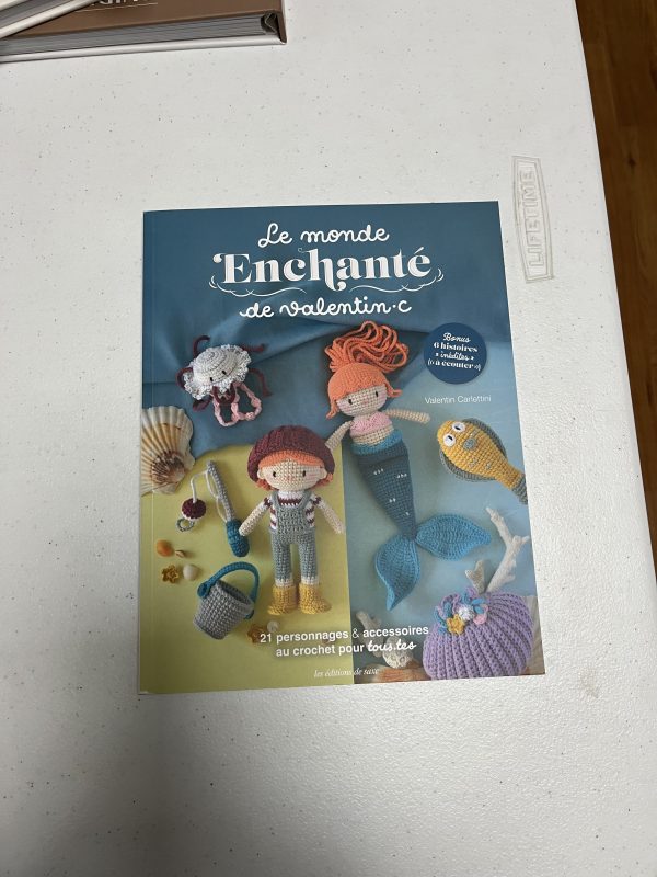 LIBRO LE MONDE ENCHANTE de valentin C